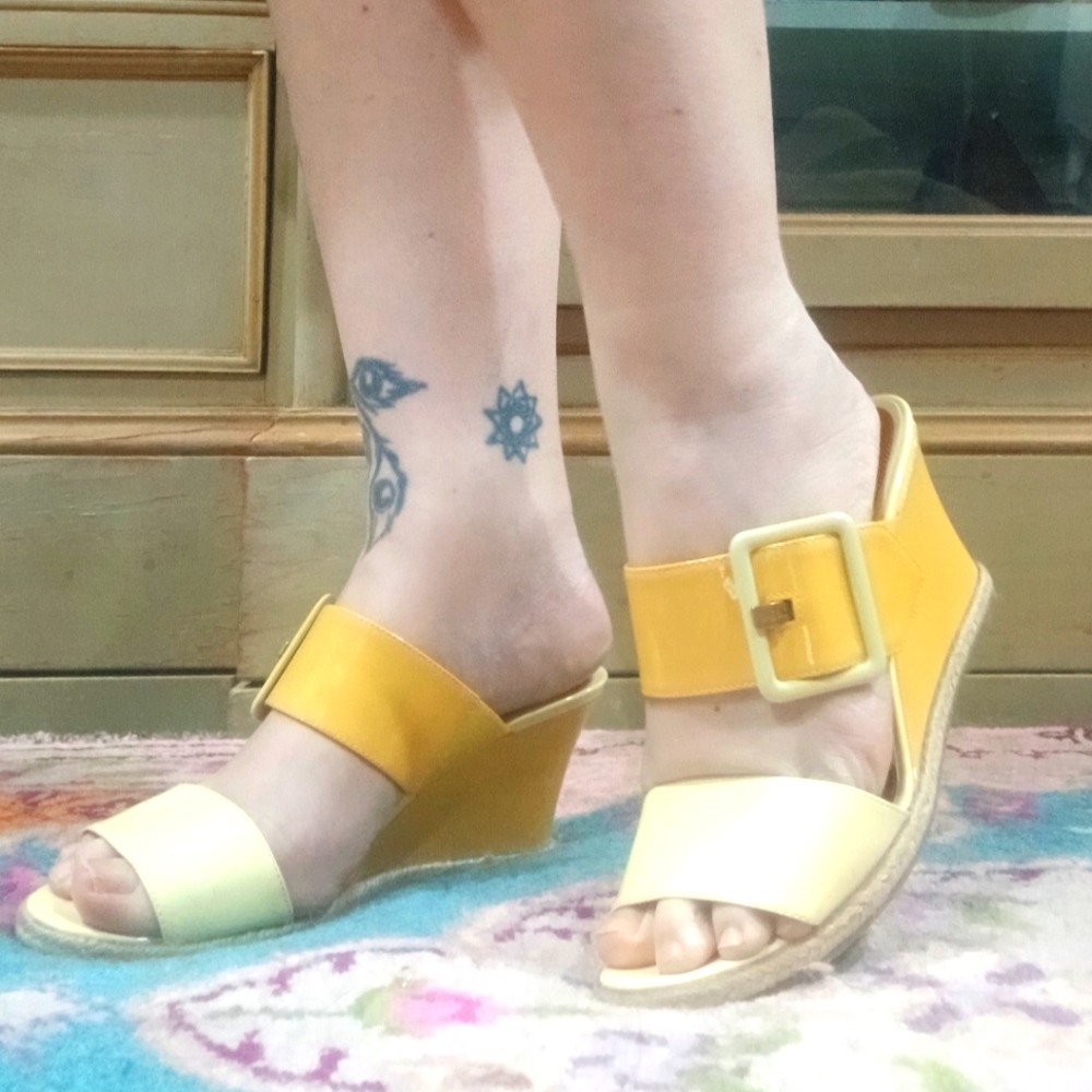 💛 Fendi Yellow & Cream Patent Leather Buckle Sandals | US 8 | Chic Wedge Retro